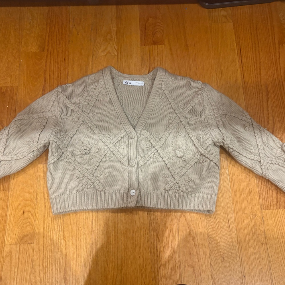 Zara Women's Beige Textured Cardigan